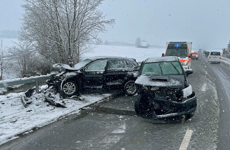 Auch in Grosswangen kam es zu einem Unfall: Zwei Personen verletzten sich bei einer Frontalkollision zwischen zwei Autos. (Foto Luzerner Polizei/zVg)