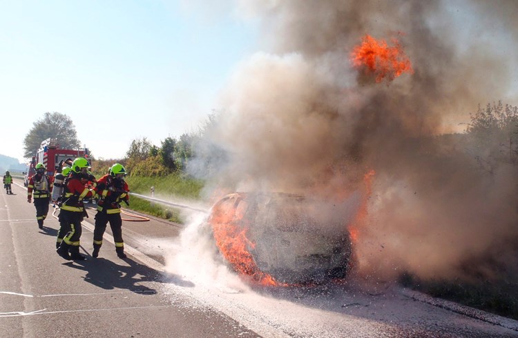 Ob Akku oder Treibstoff – bei allen Fahrzeugen könne es durch technische Schäden zu Bränden kommen, erzählt Feuerwehrkommandant Marcel Zihlmann. (Foto Feuerwehr Region Sursee/zVg)