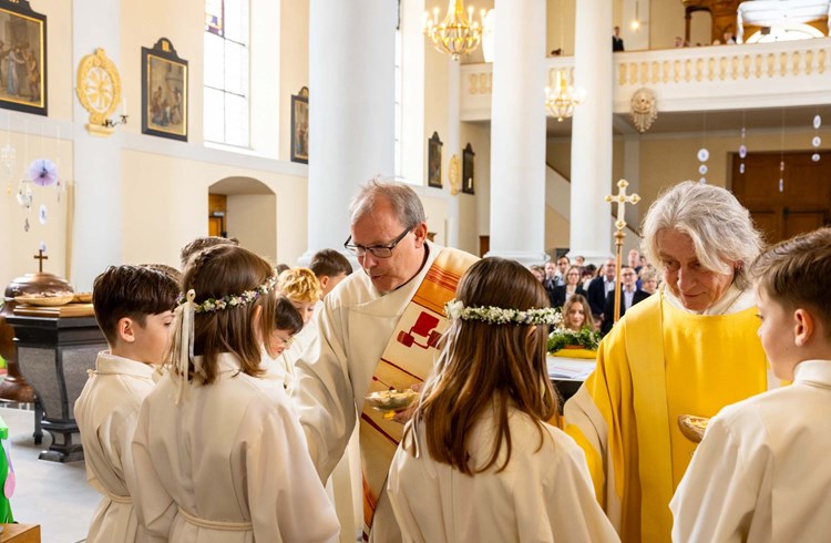 Die Kinder in Knutwil erhalten das Sakrament der Kommunion. (Foto Julia Habermacher)