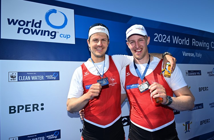 Roman Röösli (links) und Andrin Gulich holten sich die Silbermedaille. (Foto Detlev Seyb/Swiss Rowing/zVg)