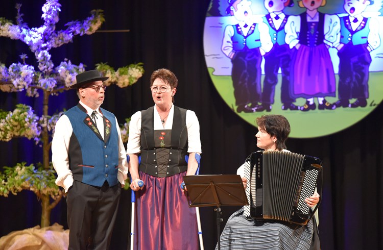 Felix Troxler und Karin Schmid gaben sich im Duett die Ehre. Begleitet wurden sie von Andrea Stocker. (Foto Céline Estermann-Erni)