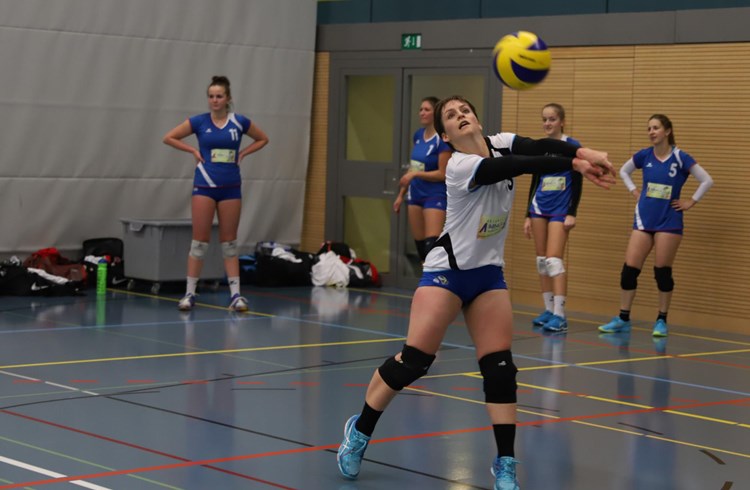 Die Neuenkircher Volleyballerinnen gewannen gegen Volleya Obwalden. (Foto Frieda Egloff)