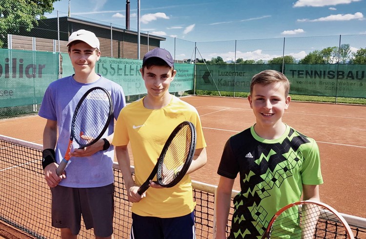 Gruppensieger im Junioren-Interclub der Kategorie U15 (v. l.): Gian Zurkirch, Ramon Meier und Jerôme Gut (Foto zVg).